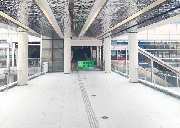 南京马群地铁站连廊